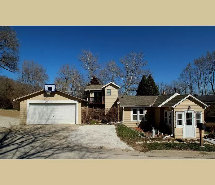 W278N2442 Edgewood Ave, Pewaukee, WI 53072