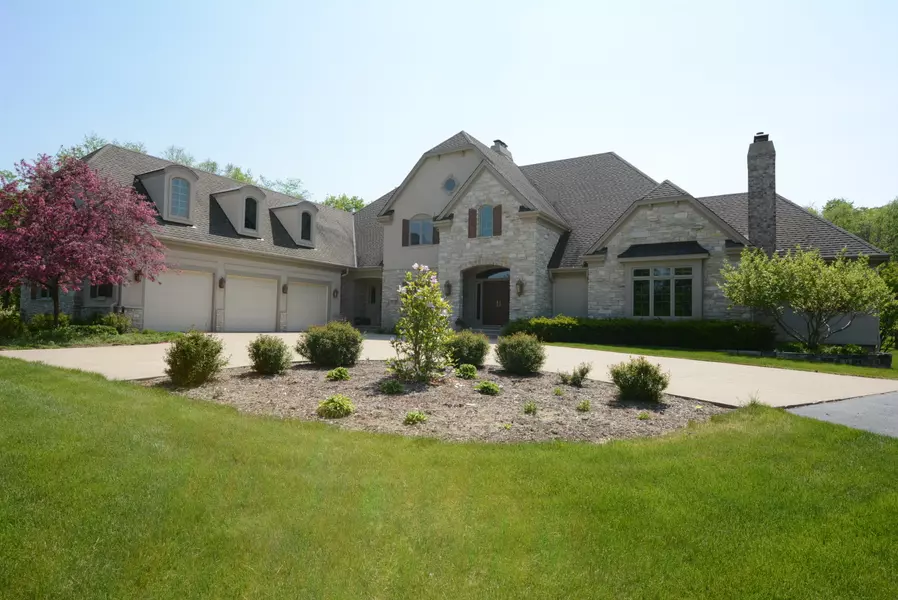 649 Stonegate Pass, Richfield, WI 53017