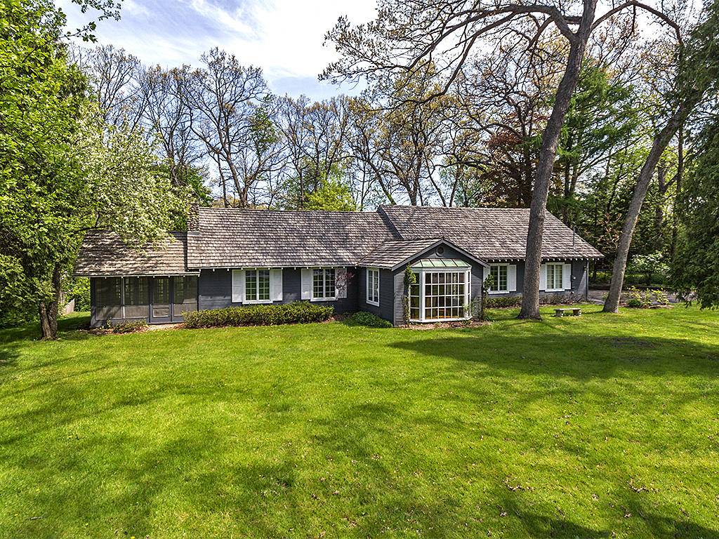 328 Waubun Dr, Fontana, WI 53125
