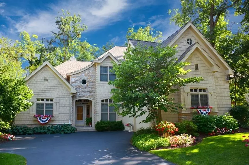 80 Saint Andrews Trl, Fontana, WI 53125