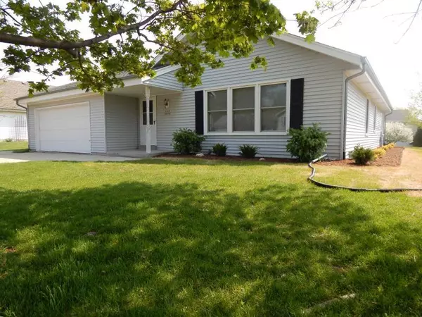 W143N4974 Brook Falls Dr, Menomonee Falls, WI 53051