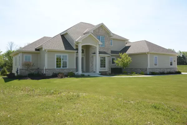 6210 Blue River Way, Caledonia, WI 53402