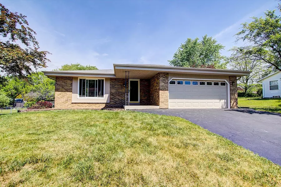 2420 Napa Trl, Waukesha, WI 53188