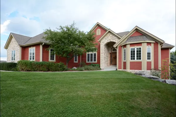 W292N4254 Prairie Wind Cir N, Delafield, WI 53072