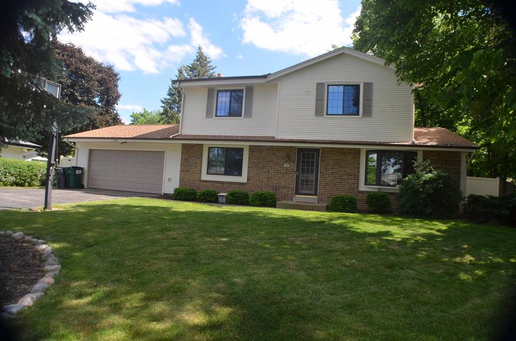 14165 W Wilbur DR, New Berlin, WI 53151