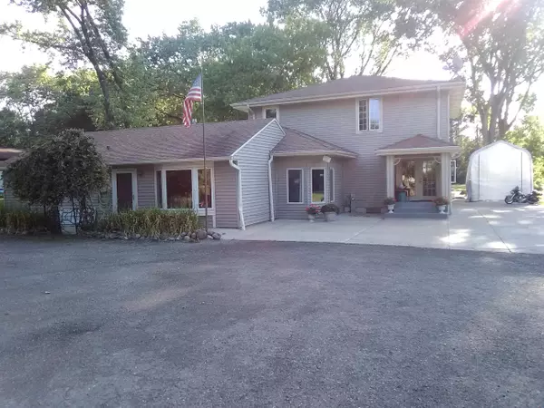 7605 S North Cape Rd, Franklin, WI 53132