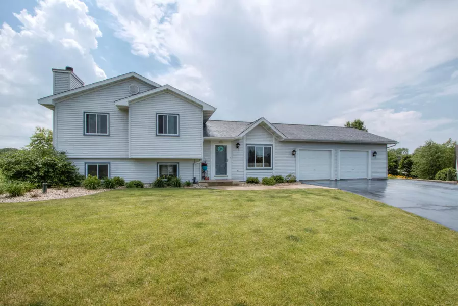 6653 Lakeside Rd, Lyons, WI 53147