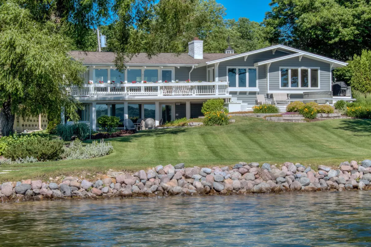 Lake Geneva, WI 53147,845 Bayview Dr