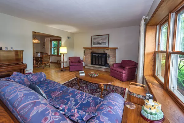 Wauwatosa, WI 53222,3159 Knoll Ter