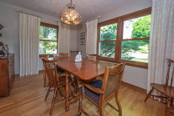 Wauwatosa, WI 53222,3159 Knoll Ter