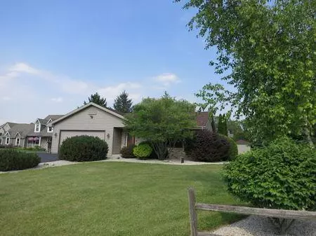 7909 Scenic View Dr, Norway, WI 53185