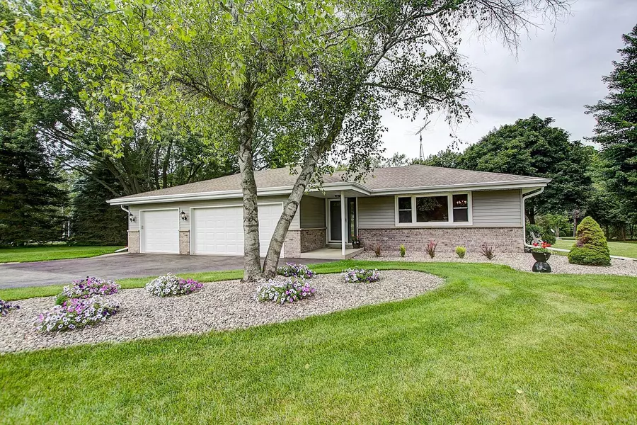 N55W33342 Terrace Dr, Merton, WI 53058