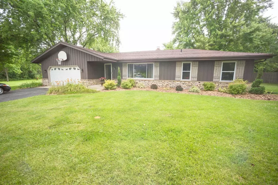 S18W37182 Henry St, Ottawa, WI 53118