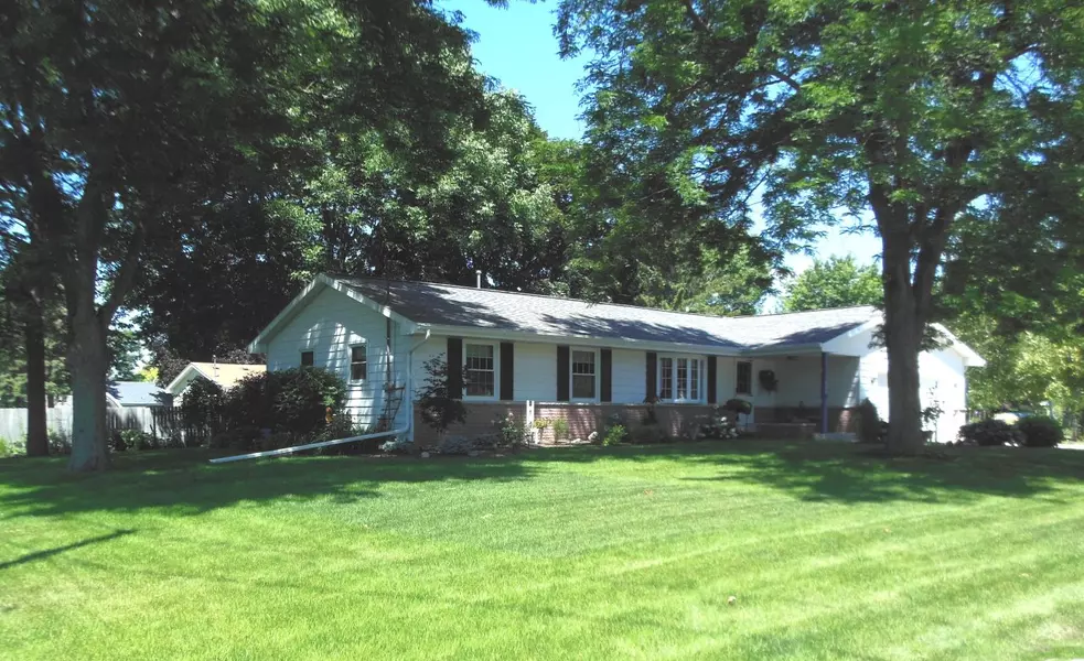 1006 N Water St, Watertown, WI 53098