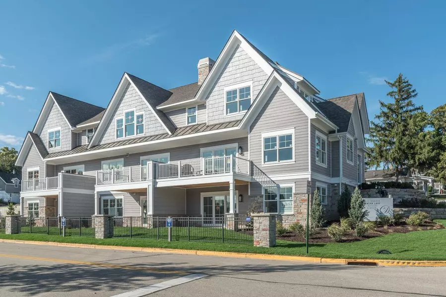 270 Third Ave Unit Villa 4, Fontana, WI 53125