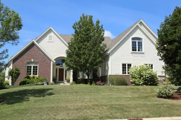 W149N7337 Hidden Meadow Dr, Menomonee Falls, WI 53051