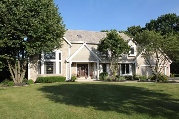 5810 S Golden Rain Ln, New Berlin, WI 53151