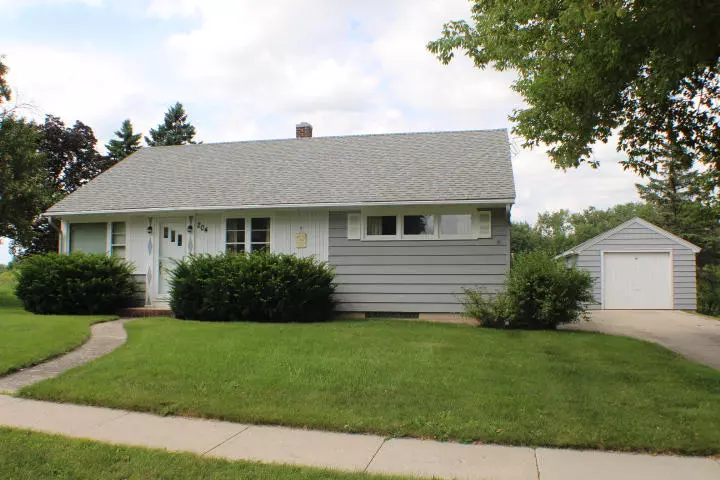 204 W 1st St, Waldo, WI 53093