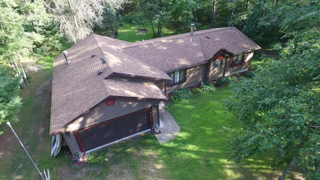 W2037 Blue Heron Ln, Menominee, WI 54135