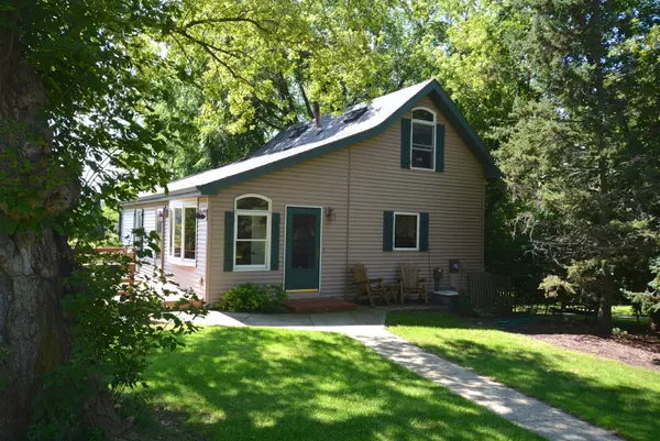 34835 Elm St, Summit, WI 53066