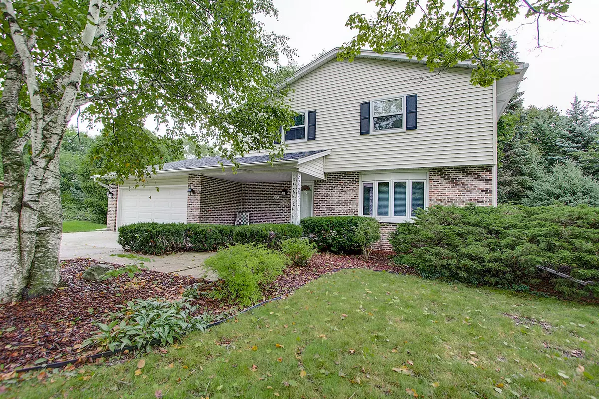 Grafton, WI 53024,908 Vista Ln