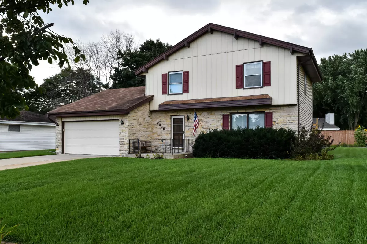 Franklin, WI 53132,2929 W Briarwood Dr