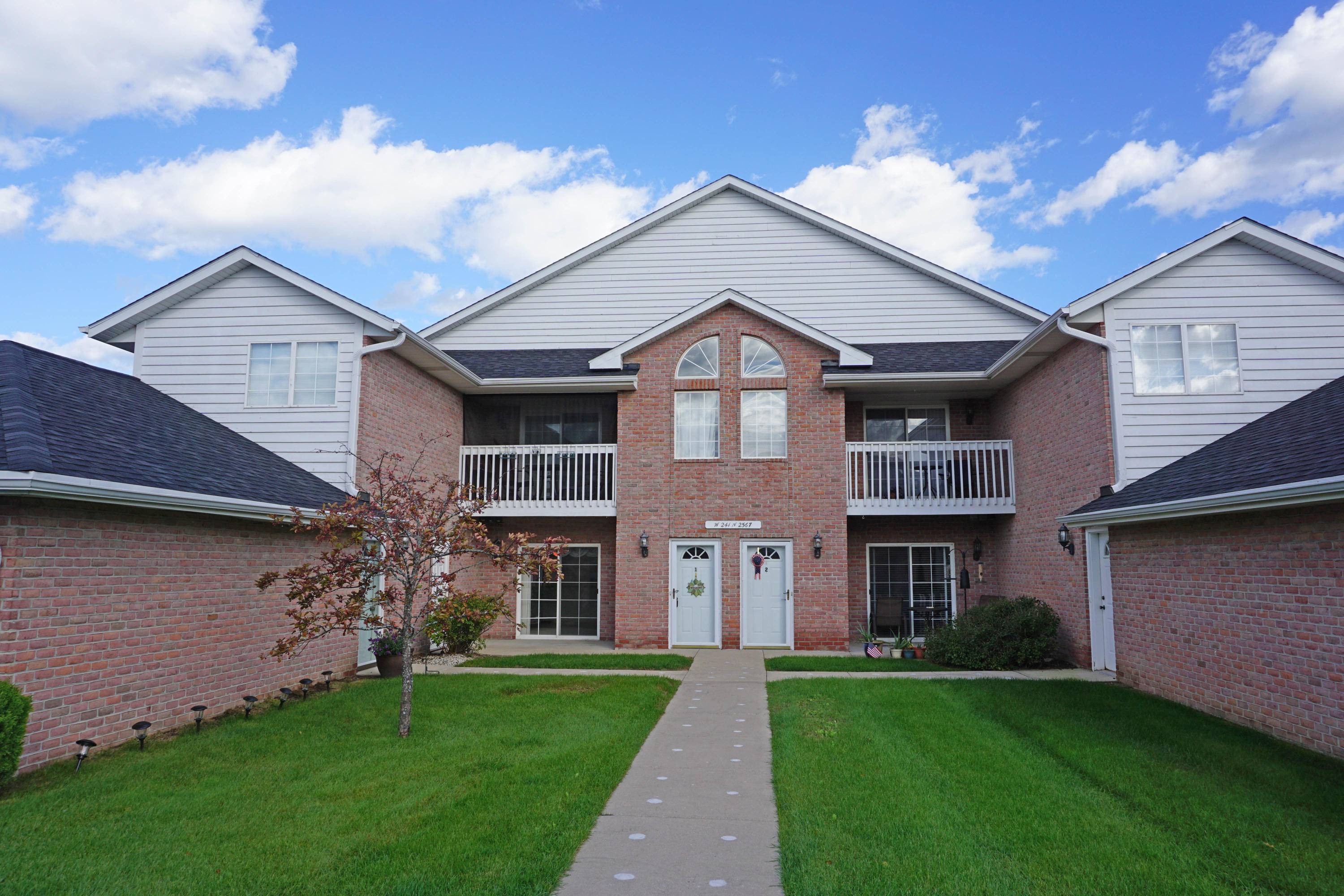 Pewaukee, WI 53072,W241N2567 E Parkway Meadow Cir Unit 1