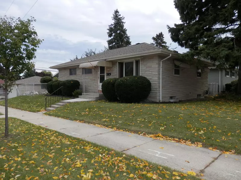 1931 W Carrington Ave, Milwaukee, WI 53221