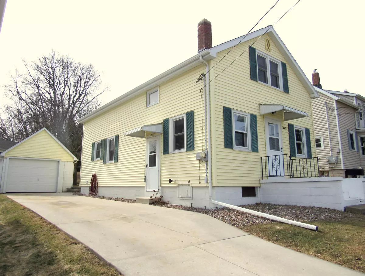 Chilton, WI 53014,313 Clay St