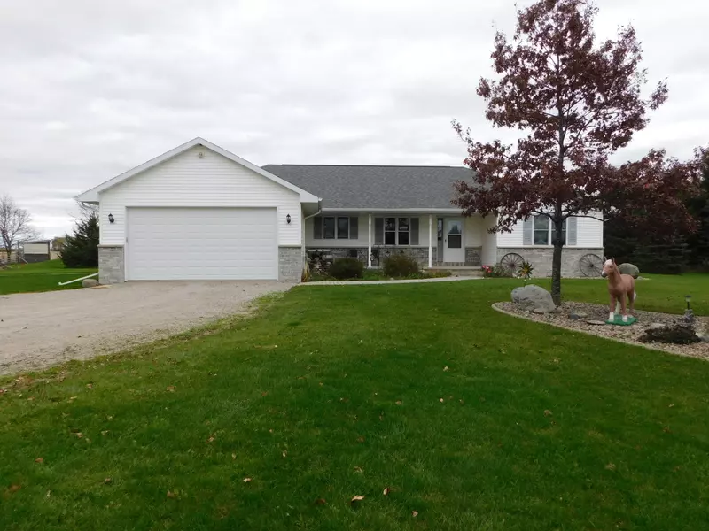 W5940 Center Valley Rd, Center, WI 54106