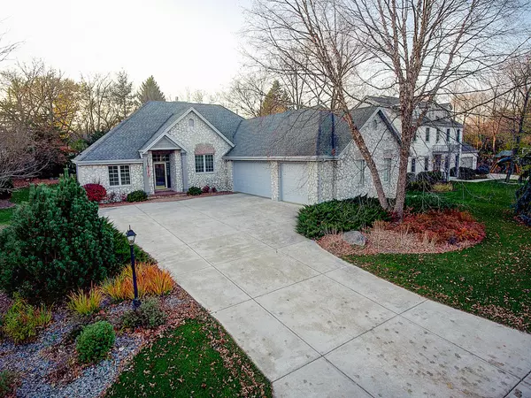 103 Blue Ridge Ct, Hartland, WI 53029