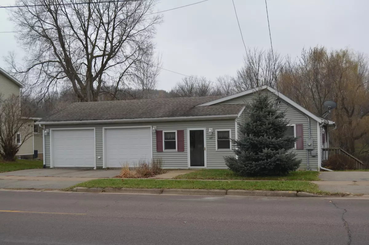 West Salem, WI 54669,607 W Elm St