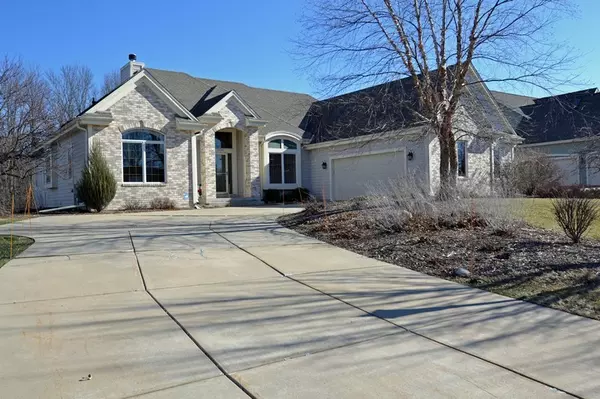 W173N5380 Ravenwood Dr, Menomonee Falls, WI 53051