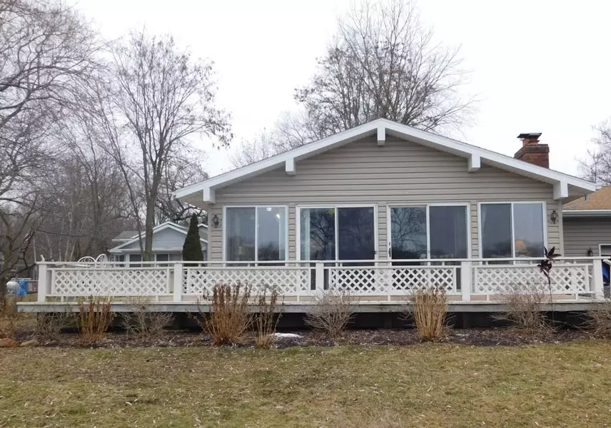 299 Shore Dr, Palmyra, WI 53156