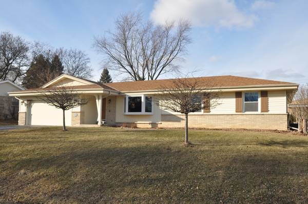 2300 W Rochelle Ave, Glendale, WI 53209