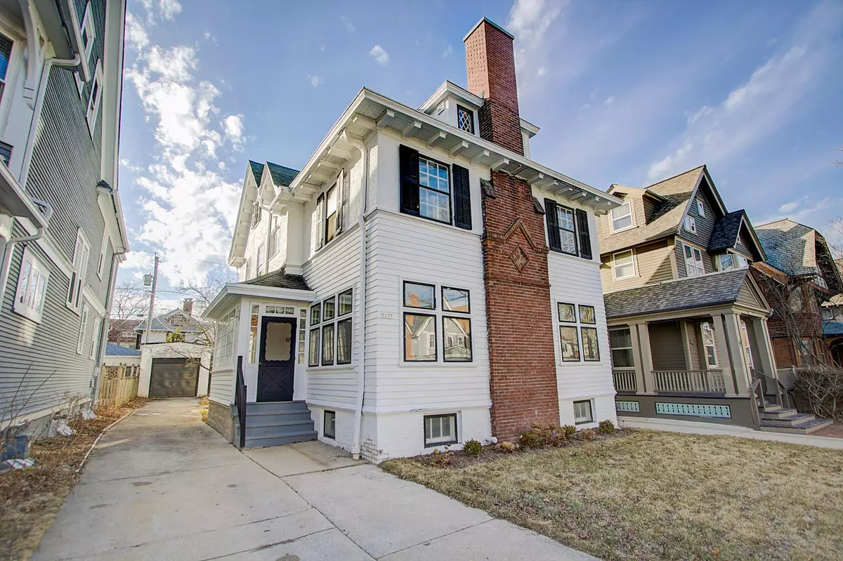 Milwaukee, WI 53211,3257 N Shepard Ave