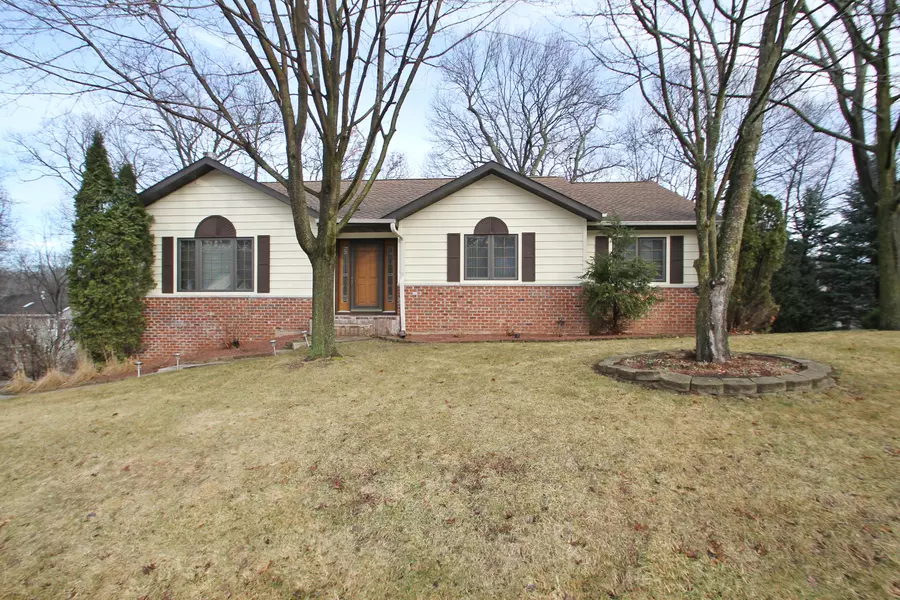 530 Forest Glen Dr, Fontana, WI 53125