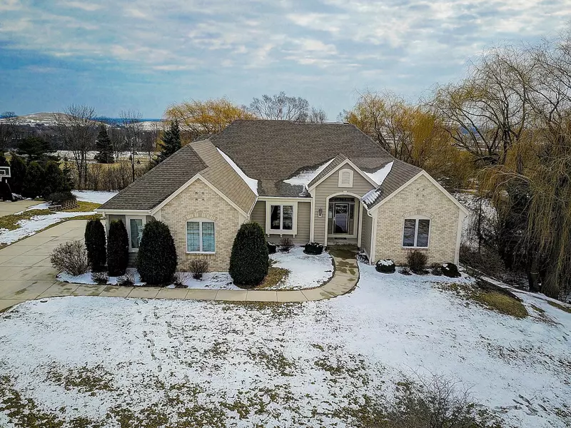 W148N9686 Tree Tops DR, Germantown, WI 53022