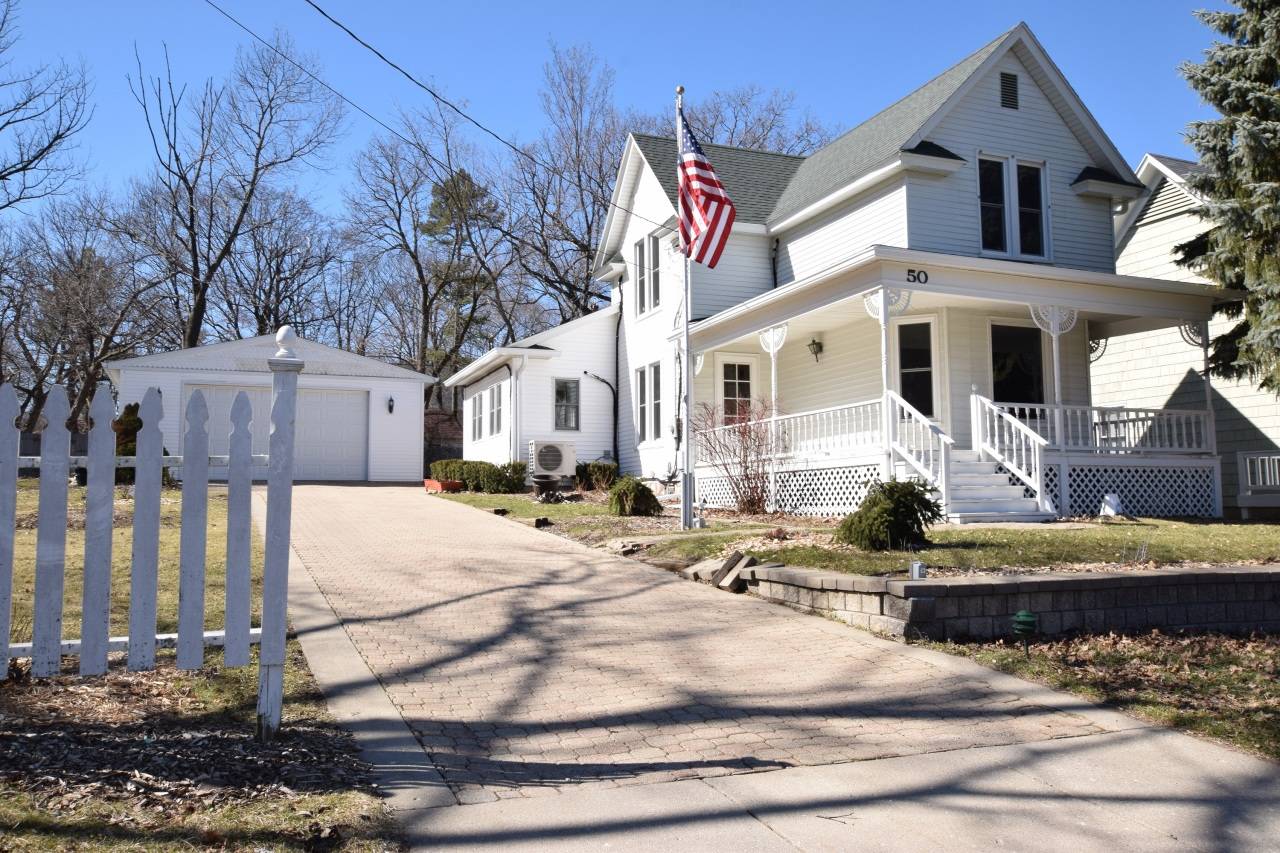 50 Williams St, Williams Bay, WI 53191