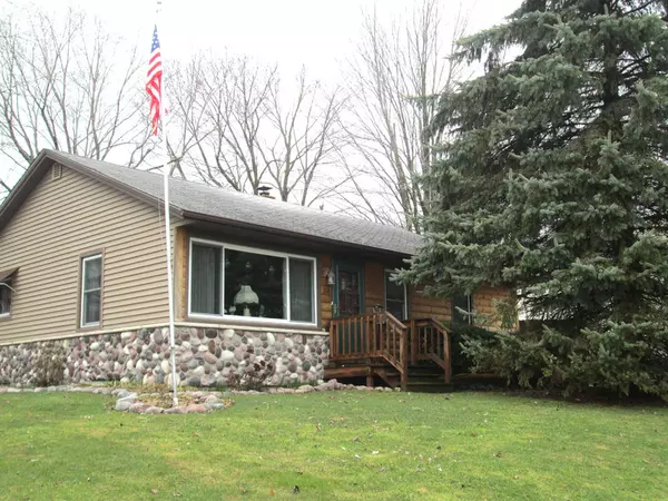 502 W Water St, Cascade, WI 53011