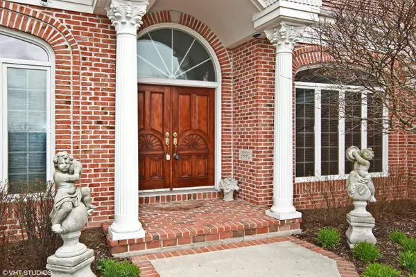 10616 N Augusta Ct, Mequon, WI 53092