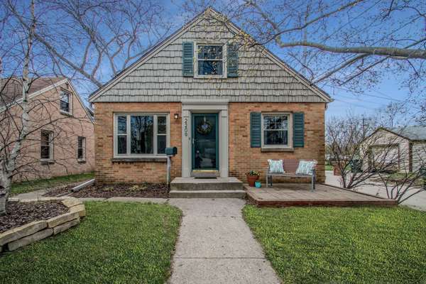 2209 W Kendall Ave, Glendale, WI 53209