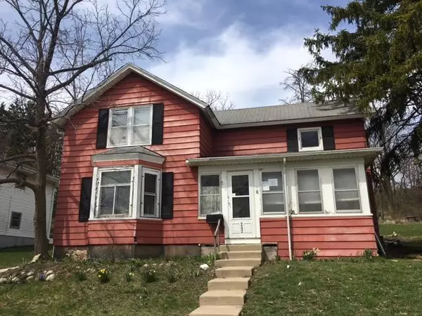 242 W Capitol Dr, Hartland, WI 53029