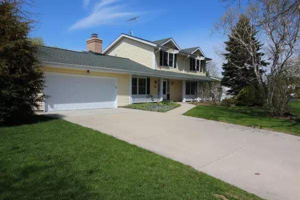 W166N10539 Surrey Dr, Germantown, WI 53022