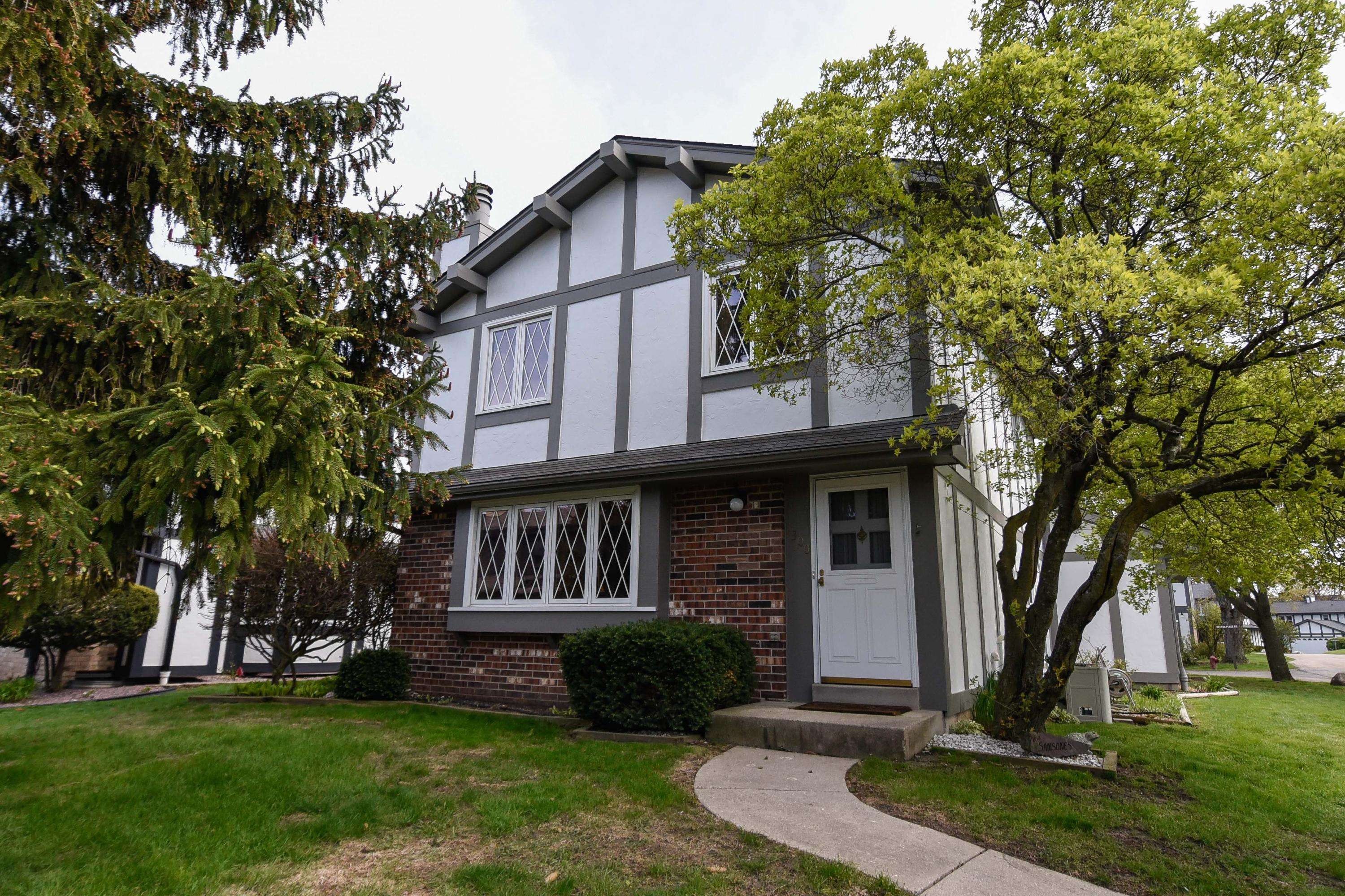 5300 Sutton Pl S, Greenfield, WI 53221