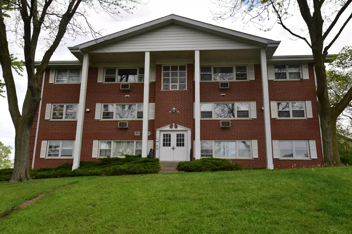 Lake Geneva, WI 53147,245 Country Club Dr Unit 2A