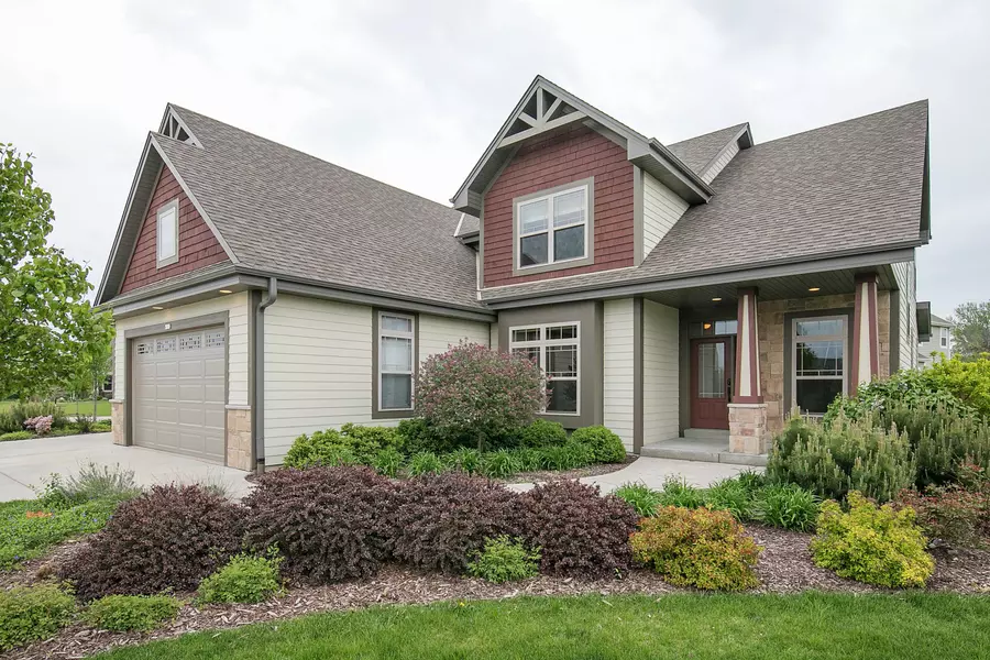 4163 E Radcliffe Ct, Oak Creek, WI 53154