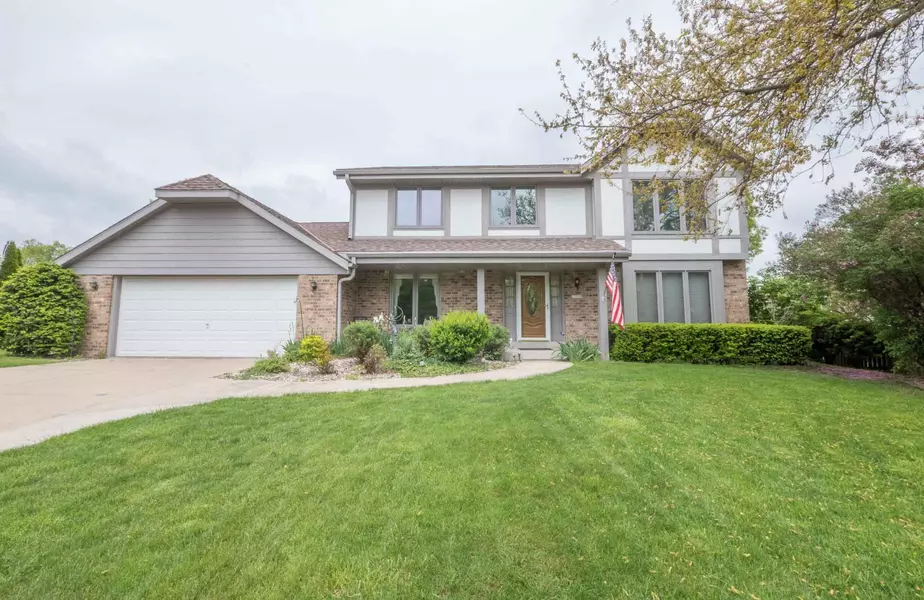 12600 W Weatherstone Ct, New Berlin, WI 53151