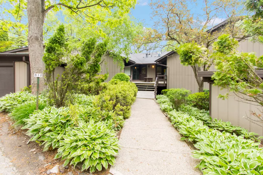 810 Aspen Dr Unit 4, Fontana, WI 53125
