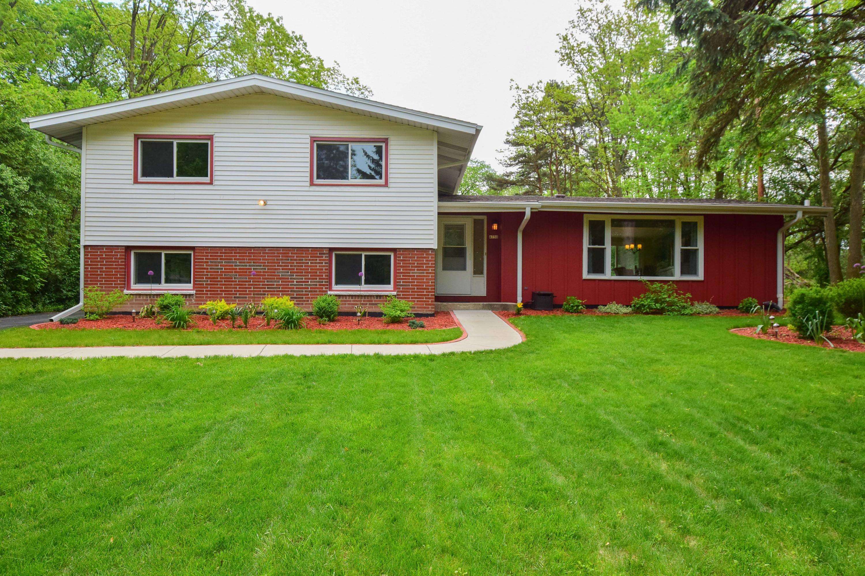 4750 S 35th St, Greenfield, WI 53221
